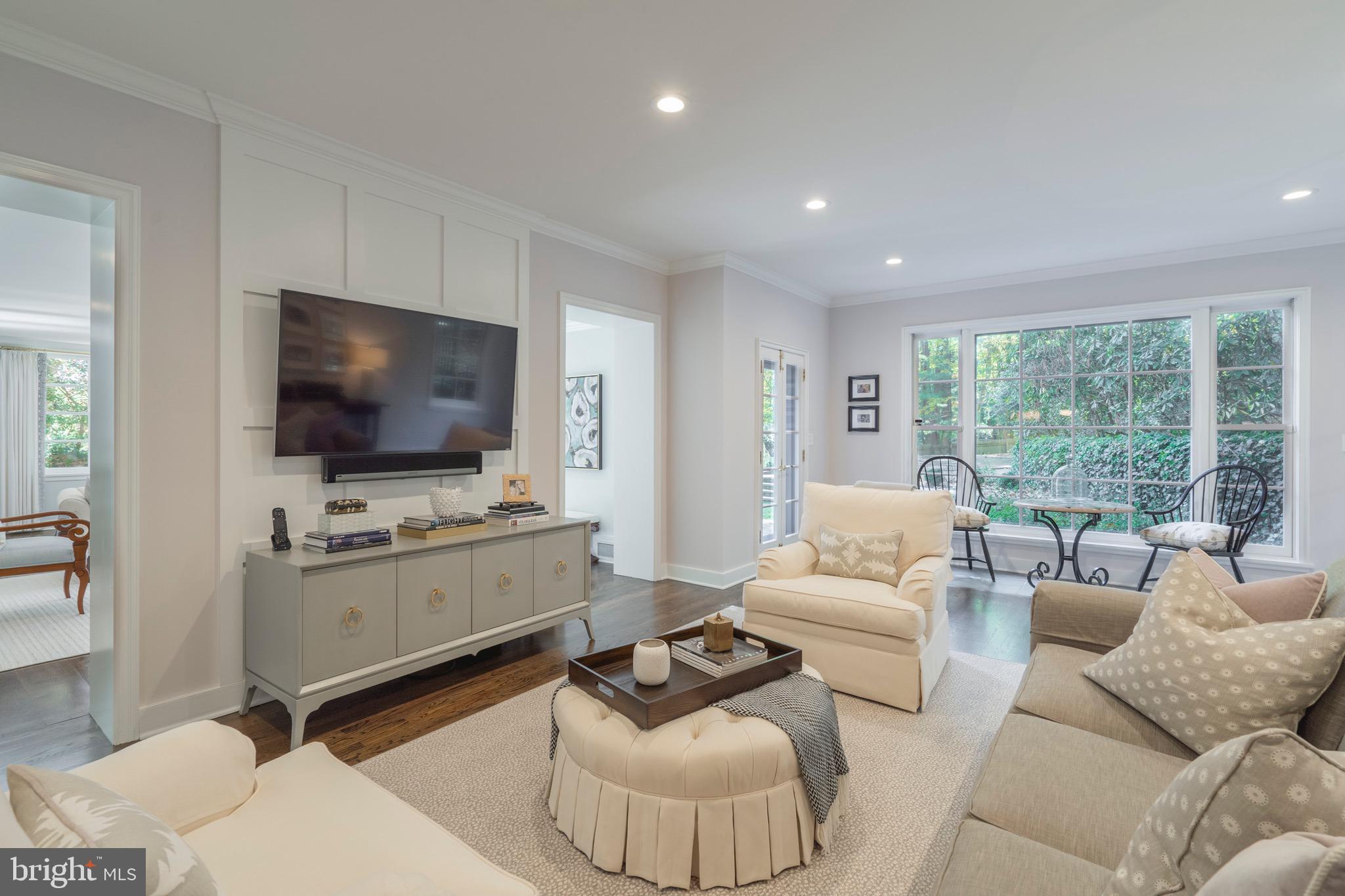 445 Caversham Road Bryn Mawr, PA 19010 - Photo 14 of 39 Family room with circular access to living room.