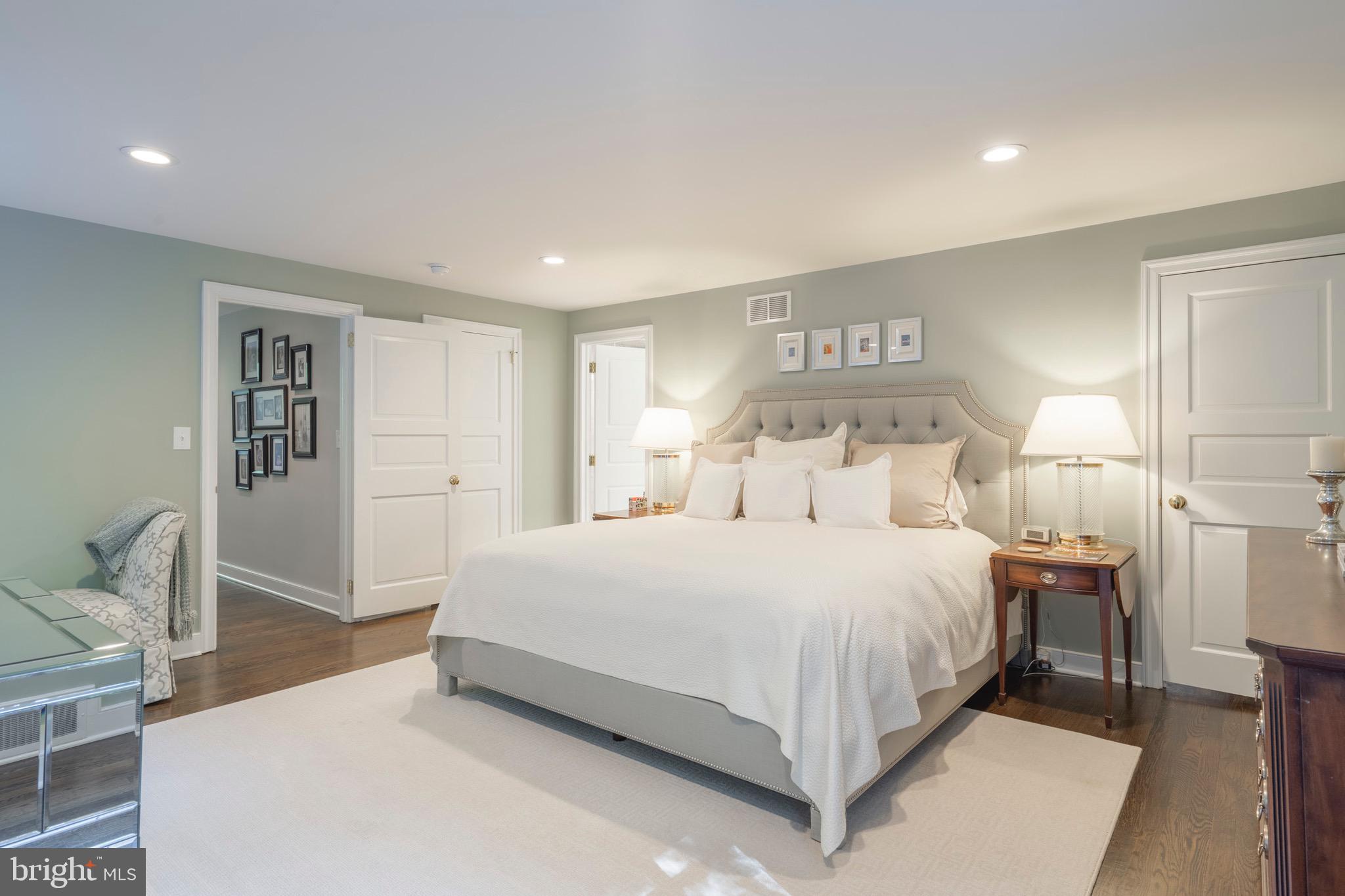 445 Caversham Road Bryn Mawr, PA 19010 - Photo 22 of 39 Master bedroom with walk in closet.