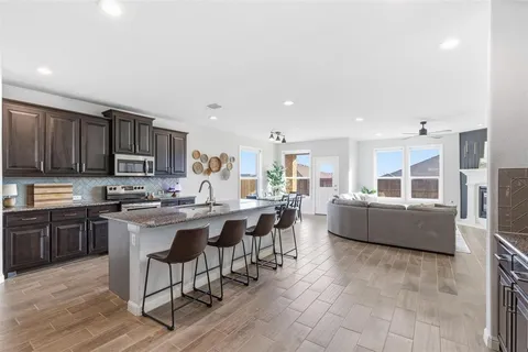 $420,000 | 1109 Scotney Lane, Saginaw, TX 76131