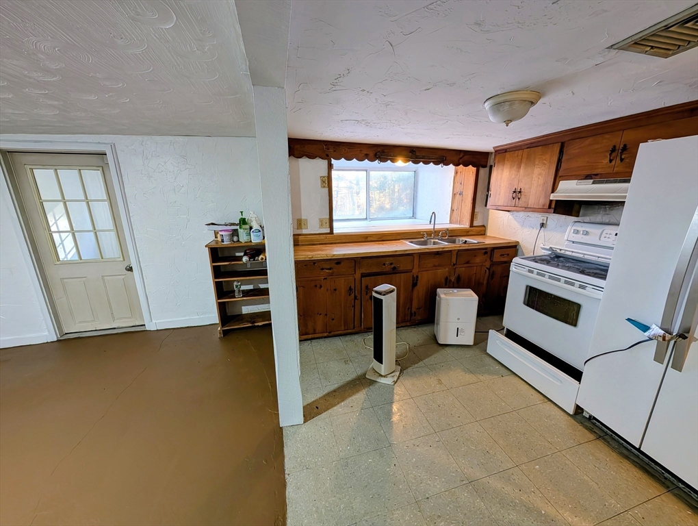 7 Little Mugget Road Charlton, MA 01507 - Photo 18 of 42