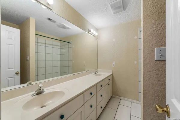 $3,300 | 360 Private Road 4619, Castroville, TX 78009