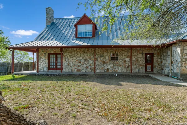 $3,300 | 360 Private Road 4619, Castroville, TX 78009