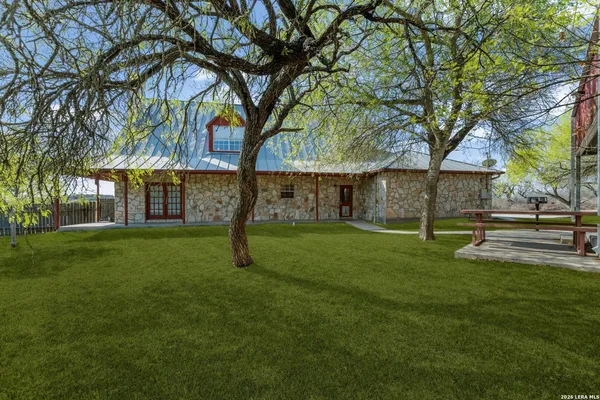 $3,300 | 360 Private Road 4619, Castroville, TX 78009