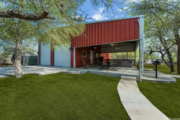 $3,300 | 360 Private Road 4619, Castroville, TX 78009