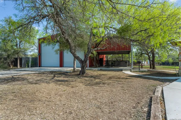 $3,300 | 360 Private Road 4619, Castroville, TX 78009