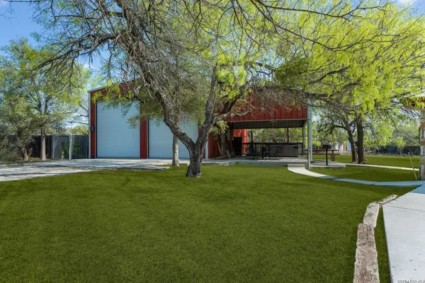 $3,300 | 360 Private Road 4619, Castroville, TX 78009