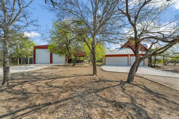 $3,300 | 360 Private Road 4619, Castroville, TX 78009