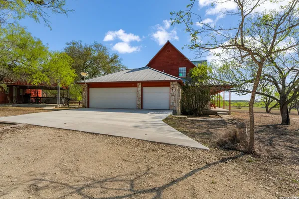 $3,300 | 360 Private Road 4619, Castroville, TX 78009