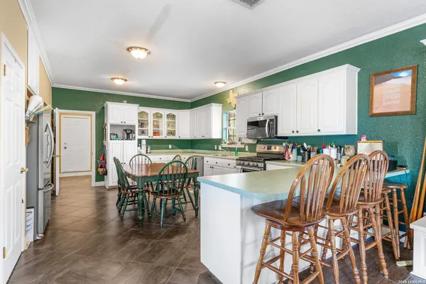 $3,300 | 360 Private Road 4619, Castroville, TX 78009