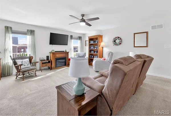 $299,900 | 302 Freedom Drive, Foristell, MO 63348