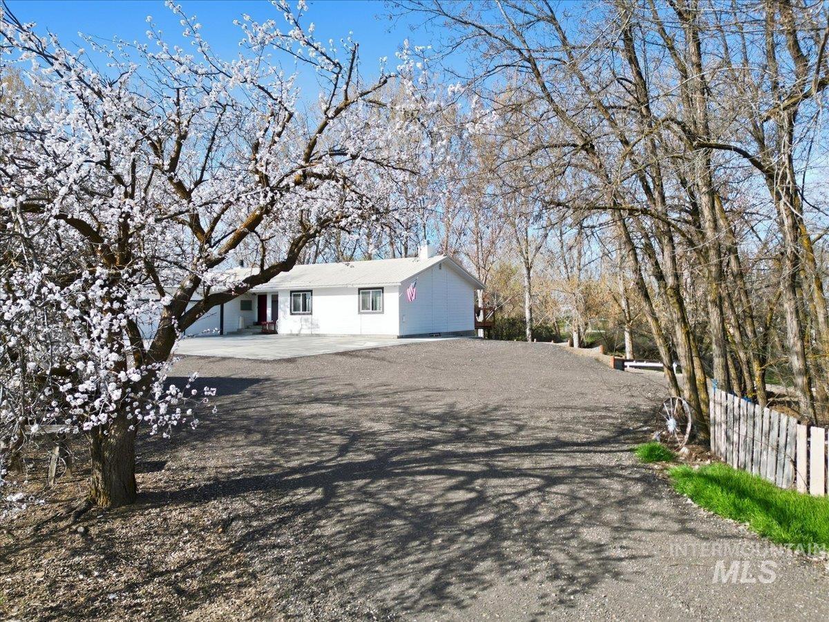 7771 Elmore Road Fruitland, ID 83619 - Photo 3 of 48 White single-story residence with a dark roofline