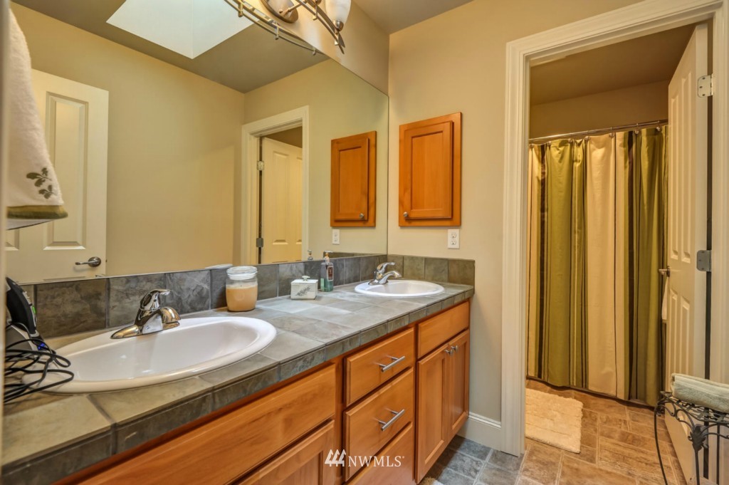 16031 Southeast 137th Terrace Renton, WA 98059 - Photo 13 of 14 Gallery Image 13