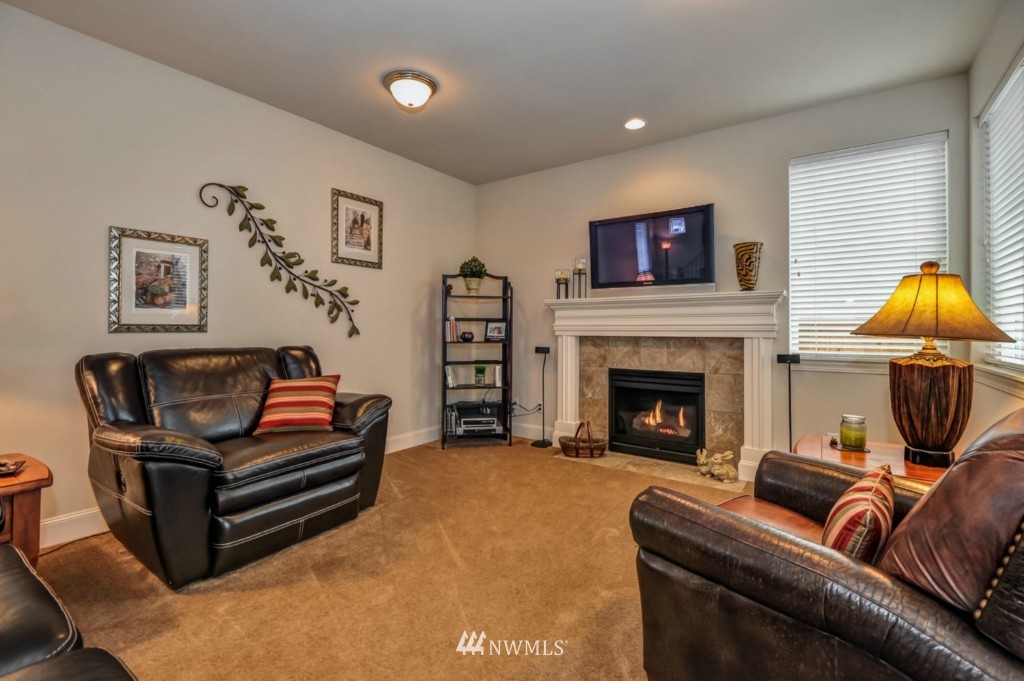 16031 Southeast 137th Terrace Renton, WA 98059 - Photo 10 of 14 Gallery Image 10