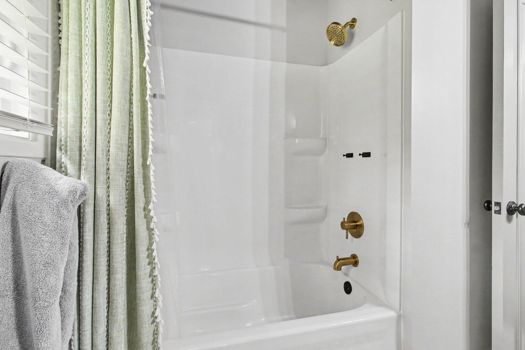 2702 Cranbrook Road Ann Arbor, MI 48104 - Photo 20 of 30 019_file_1850