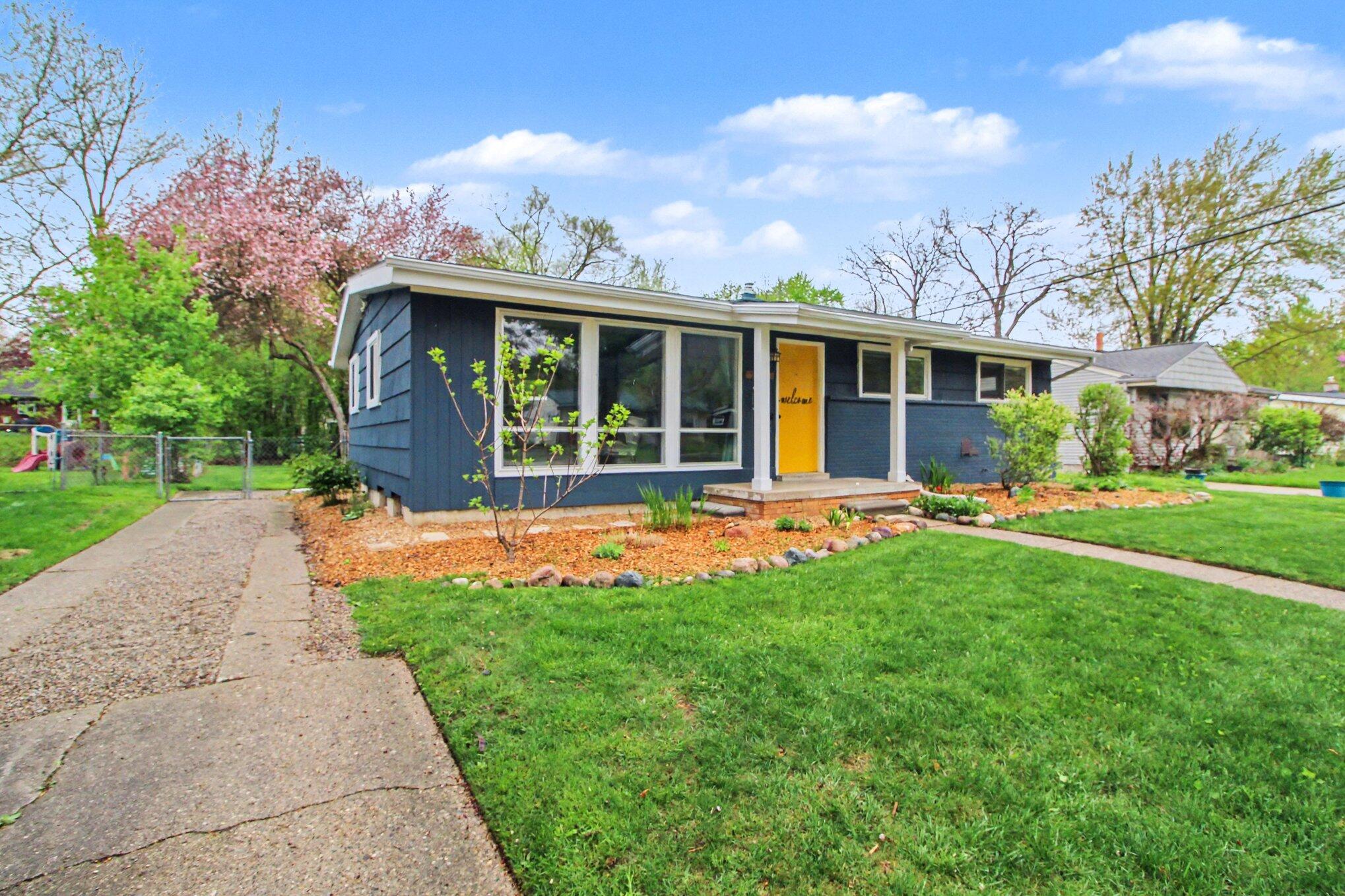 2702 Cranbrook Road Ann Arbor, MI 48104 - Photo 2 of 30 003_file_1336