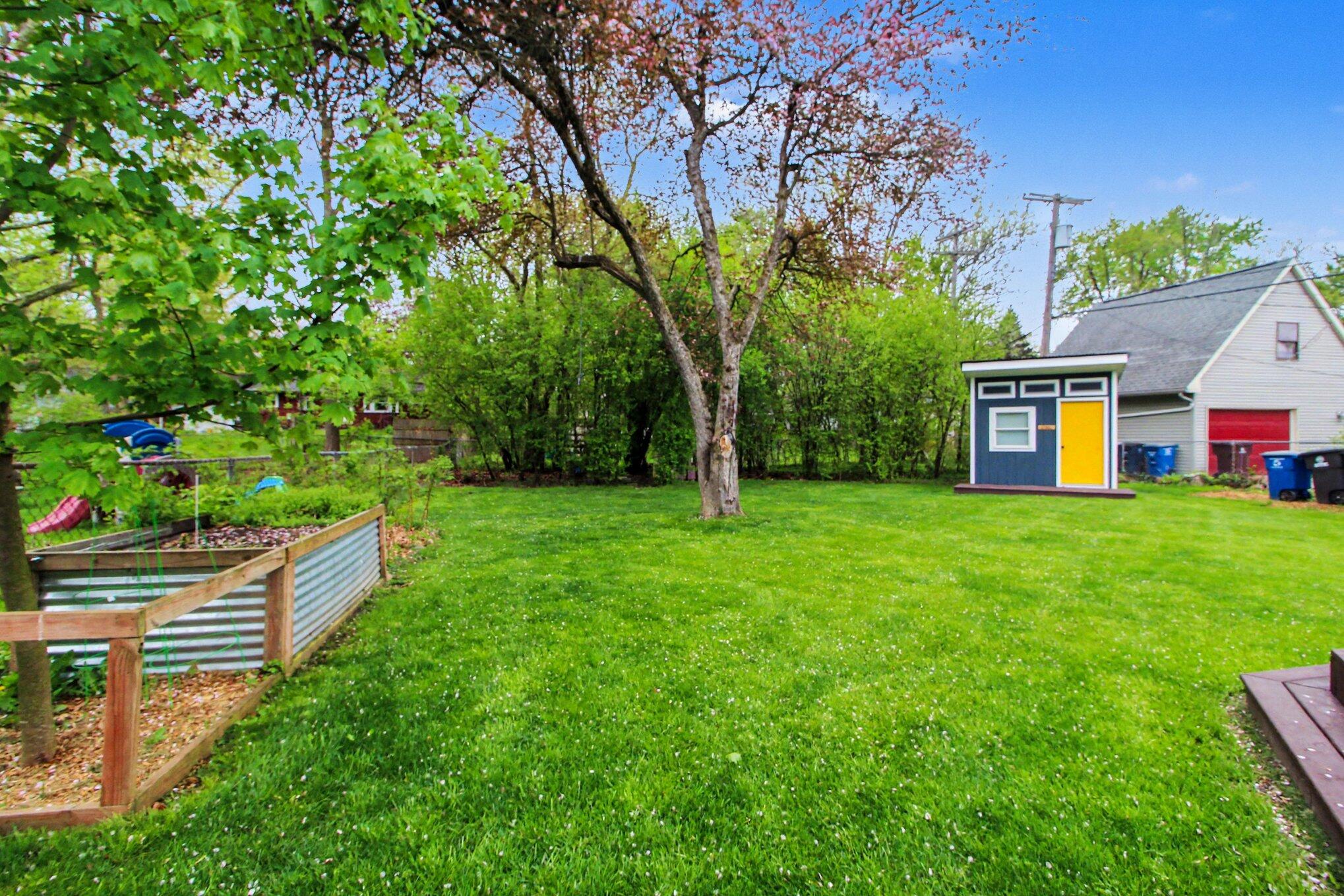 2702 Cranbrook Road Ann Arbor, MI 48104 - Photo 21 of 30 023_file_3624