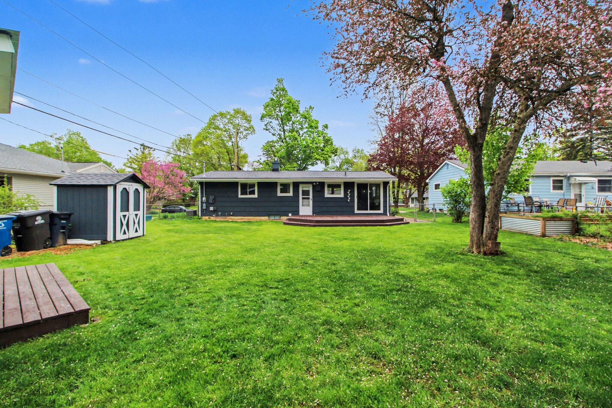 2702 Cranbrook Road Ann Arbor, MI 48104 - Photo 24 of 30 024_file_3015