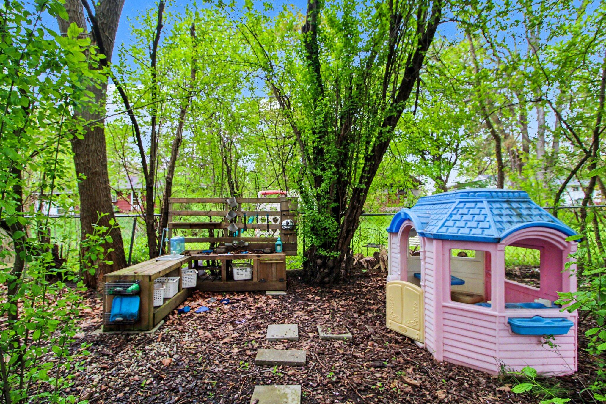 2702 Cranbrook Road Ann Arbor, MI 48104 - Photo 25 of 30 026_file_5693