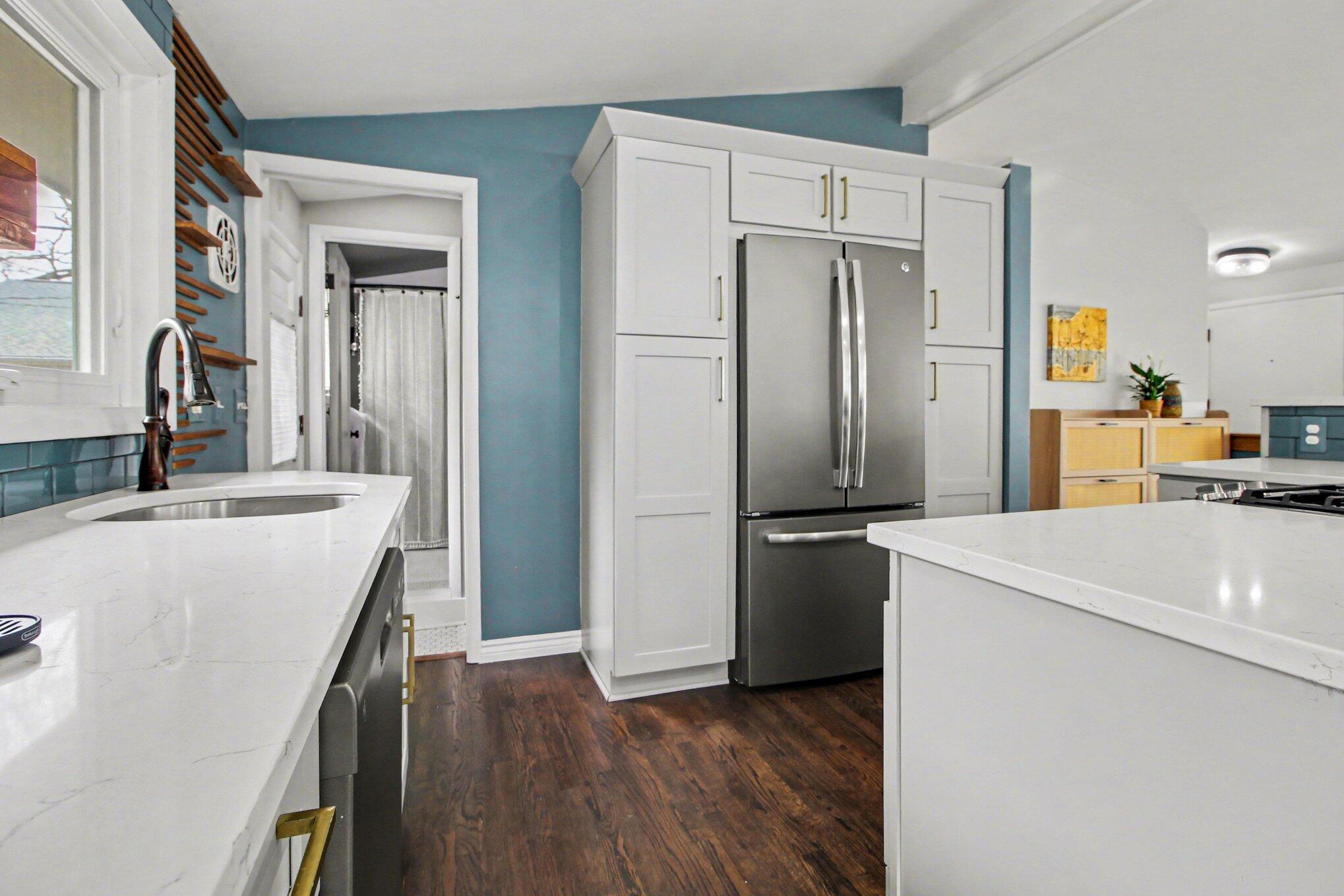 2702 Cranbrook Road Ann Arbor, MI 48104 - Photo 9 of 30 009_file_9098