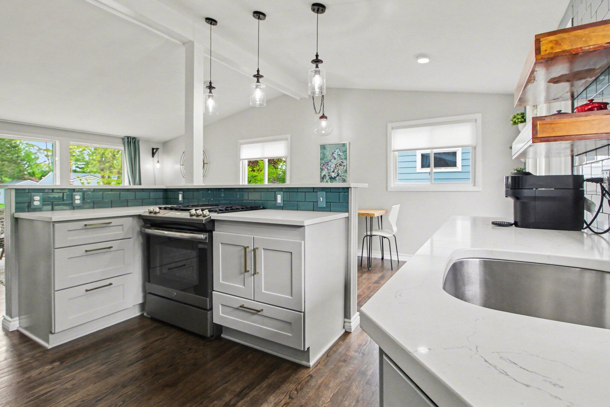 2702 Cranbrook Road Ann Arbor, MI 48104 - Photo 10 of 30 010_file_2798