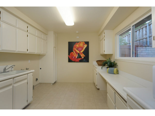 471 Border Hill Road Los Altos, CA 94024 - Photo 8 of 25 Gallery Image 8