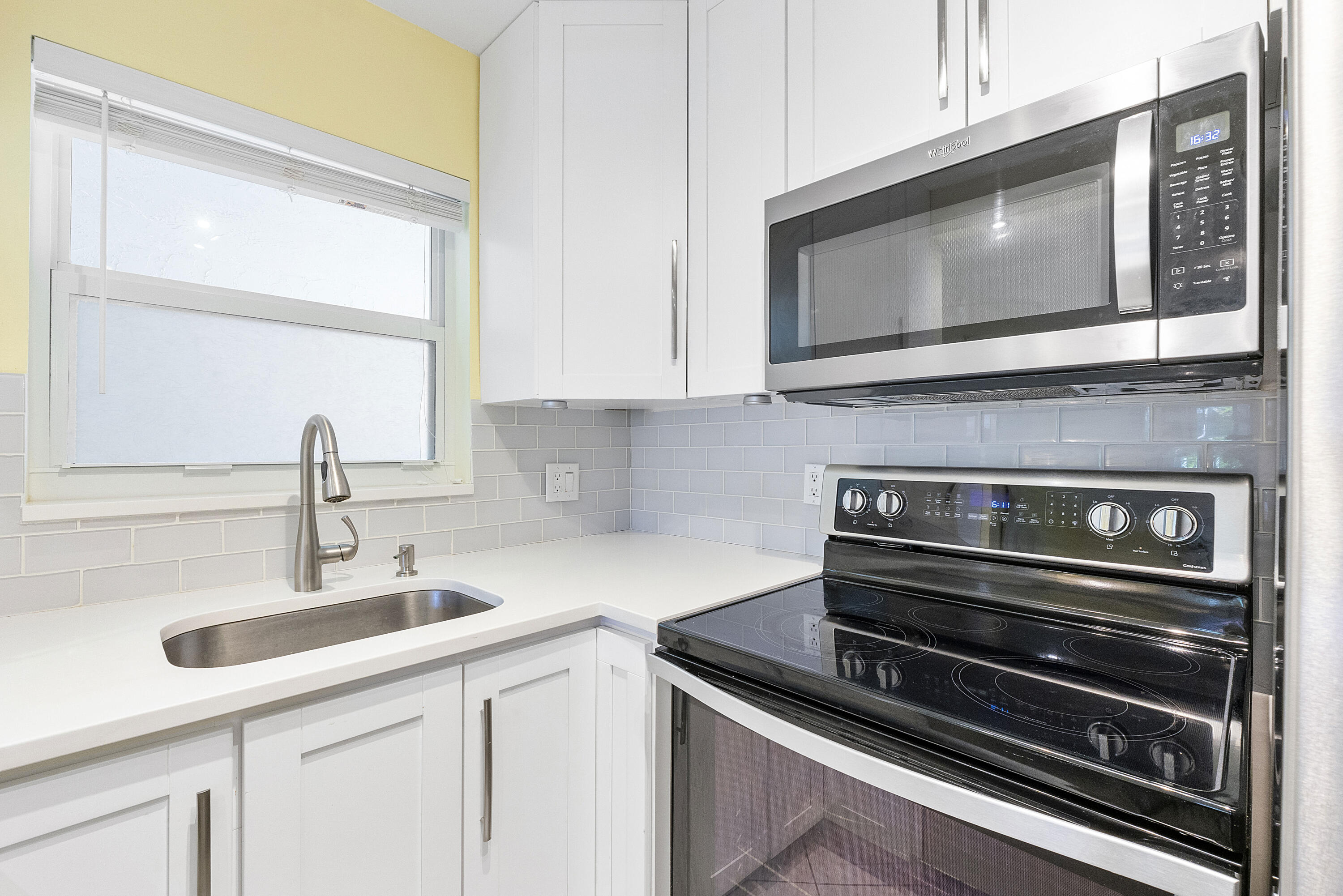 1100 Northwest 13th Street, Unit 192D Boca Raton, FL 33486 - Photo 8 of 42 a kitchen with a stove and a microwave