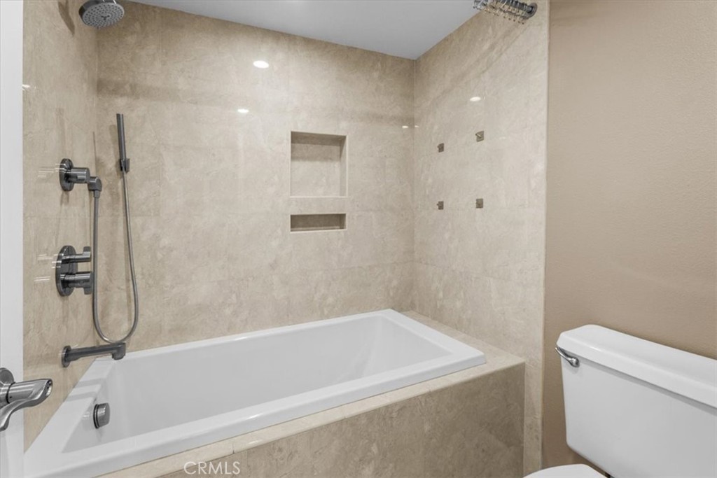 935 Main Street, Unit 202 El Segundo, CA 90245 - Photo 20 of 30 soaking tub