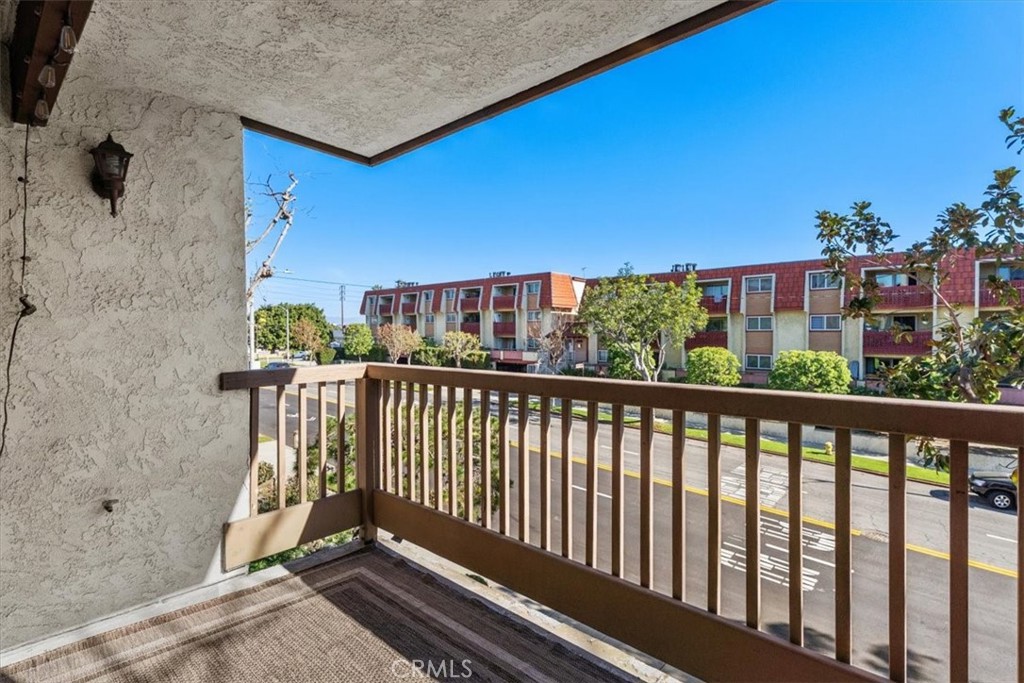 935 Main Street, Unit 202 El Segundo, CA 90245 - Photo 28 of 30 private sunny balcony