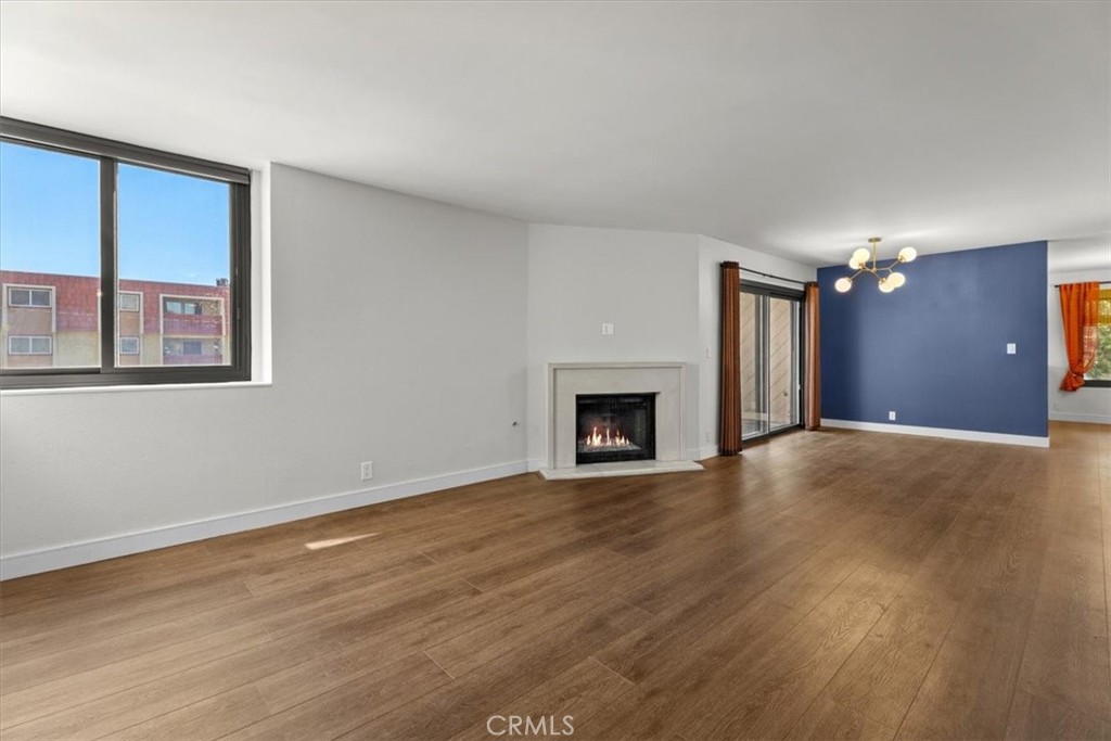 935 Main Street, Unit 202 El Segundo, CA 90245 - Photo 10 of 30 Large Living Rm. w/ fireplace