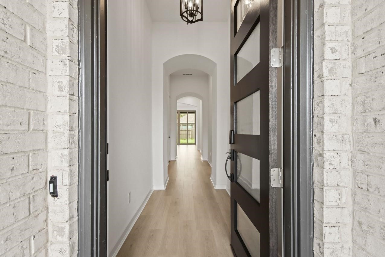 17847 Rojo Rocks Road Conroe, TX 77302 - Photo 3 of 24 Entry