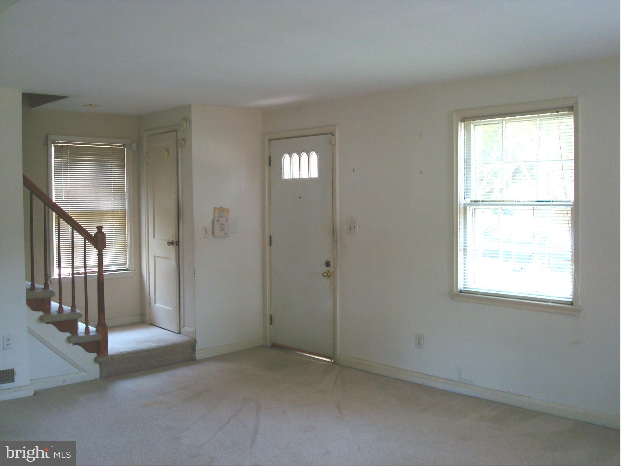 2911 Lawina Road Baltimore, MD 21216 - Photo 3 of 13 Living Room