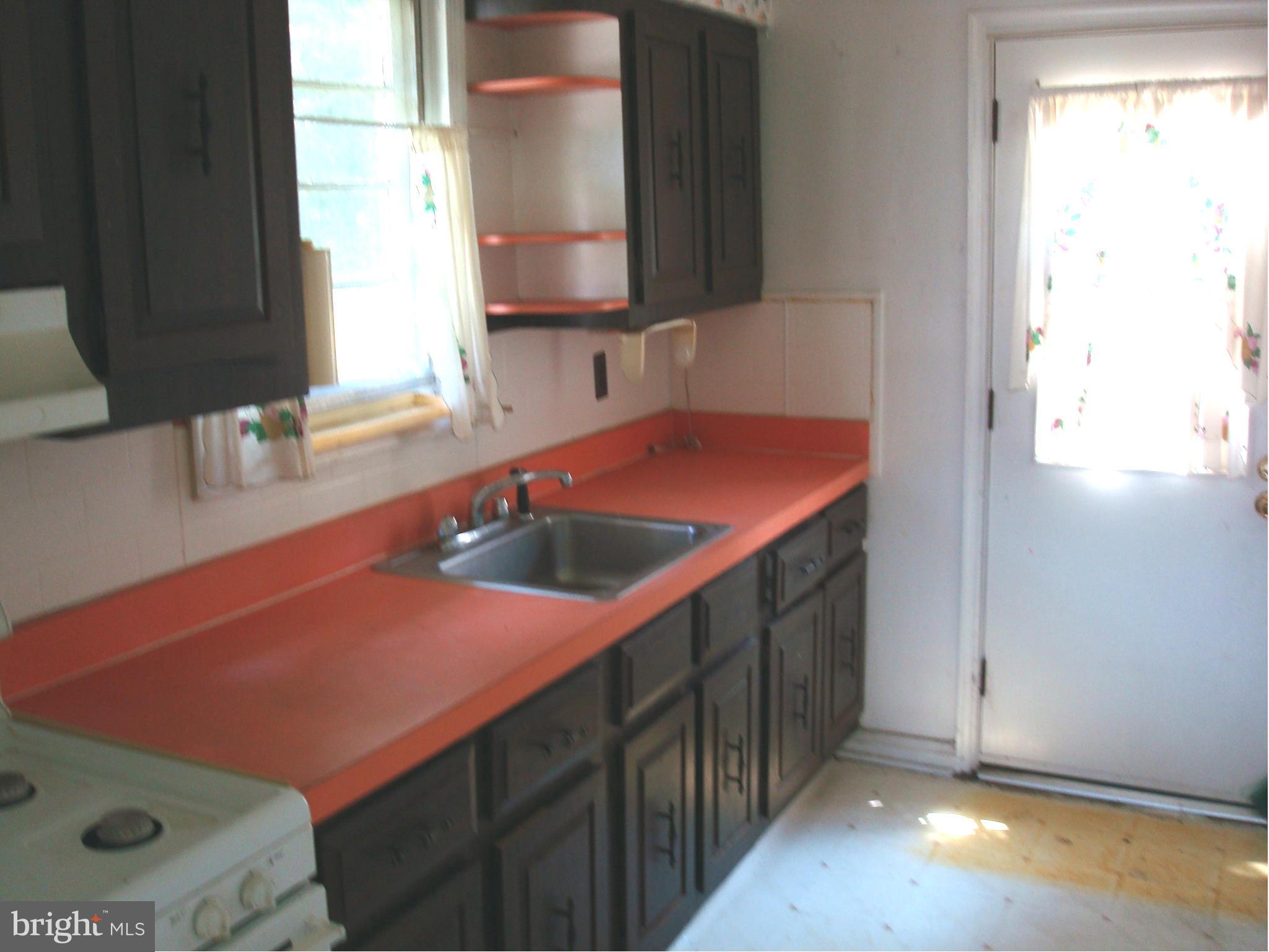 2911 Lawina Road Baltimore, MD 21216 - Photo 7 of 13 Kitchen