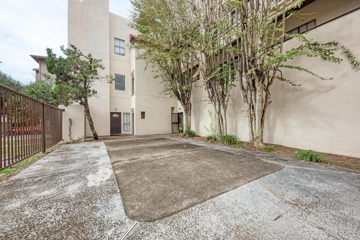 712 Graham Place, Unit 101 Austin, TX 78705 - Photo 4 of 19