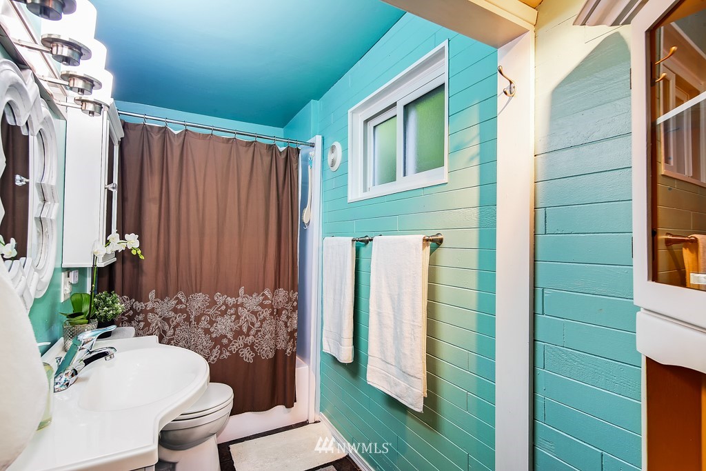 4328 Southwest Concord Street Seattle, WA 98136 - Photo 9 of 15 Gallery Image 9