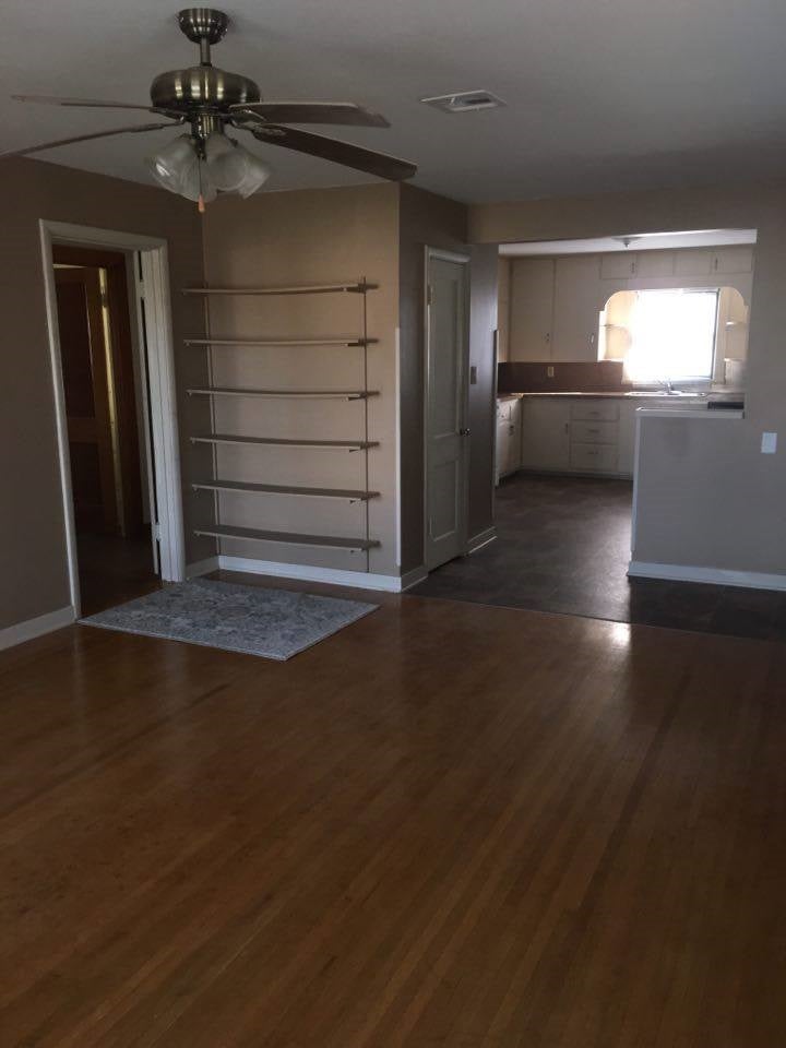 216 Locust Street Perry, OK 73077 - Photo 4 of 22 Gallery Image 4