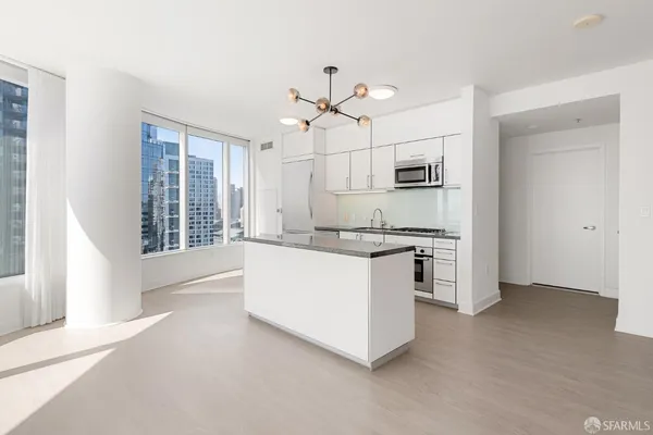 $8,000 | 301 Main Street, Unit 25F, San Francisco, CA 94105
