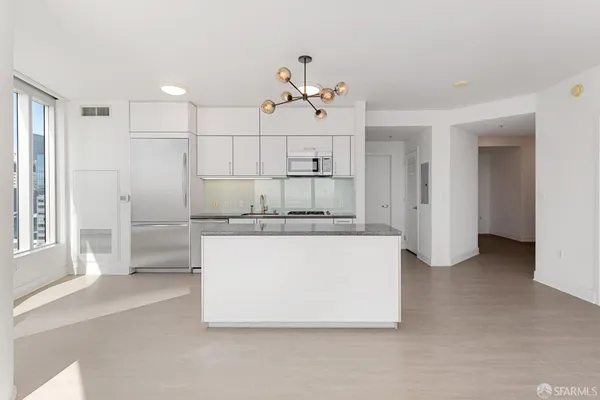 $8,000 | 301 Main Street, Unit 25F, San Francisco, CA 94105