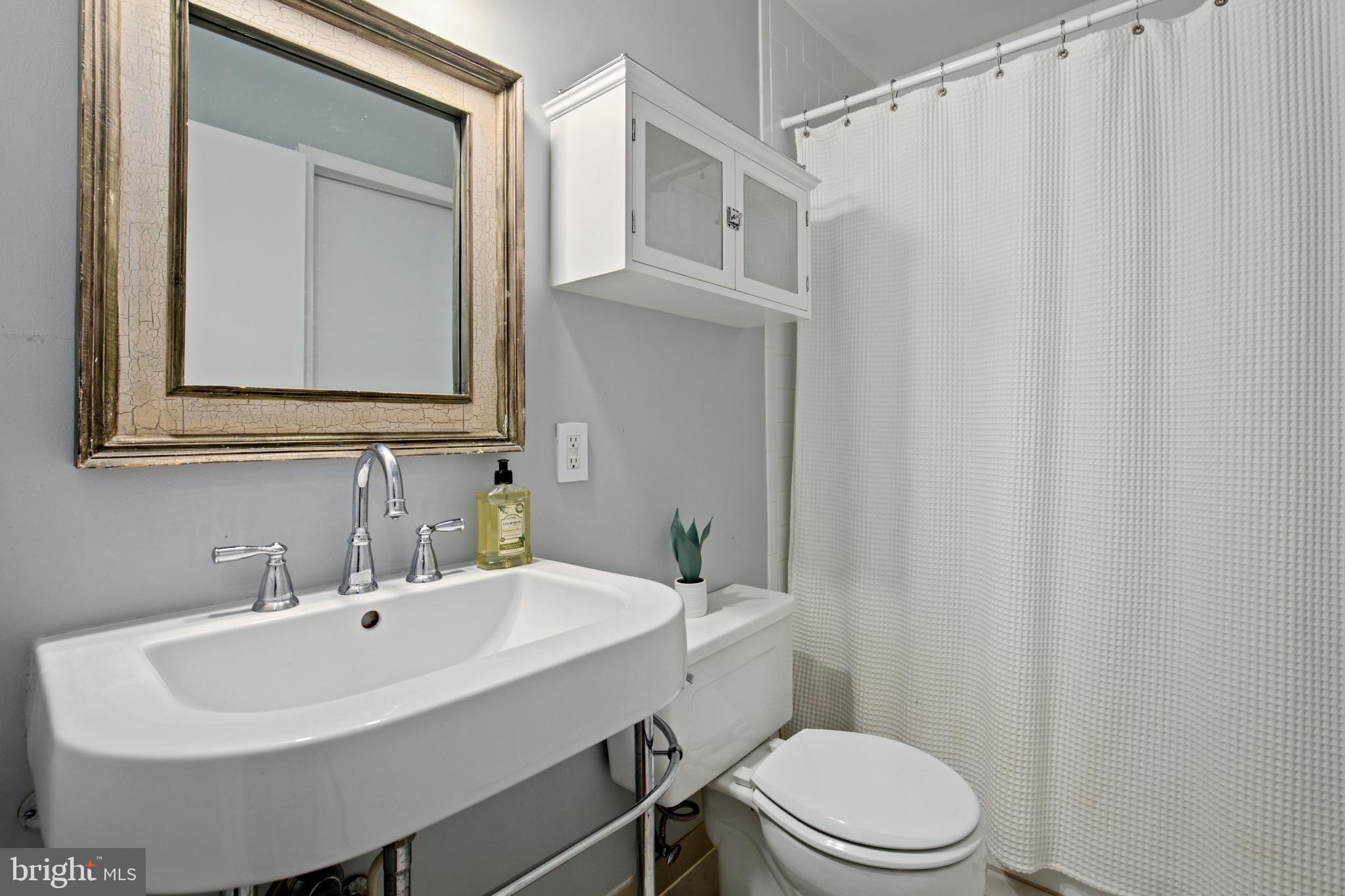 1810 Calvert Street Northwest, Unit 2 Washington, DC 20009 - Photo 22 of 28 Gallery Image 22