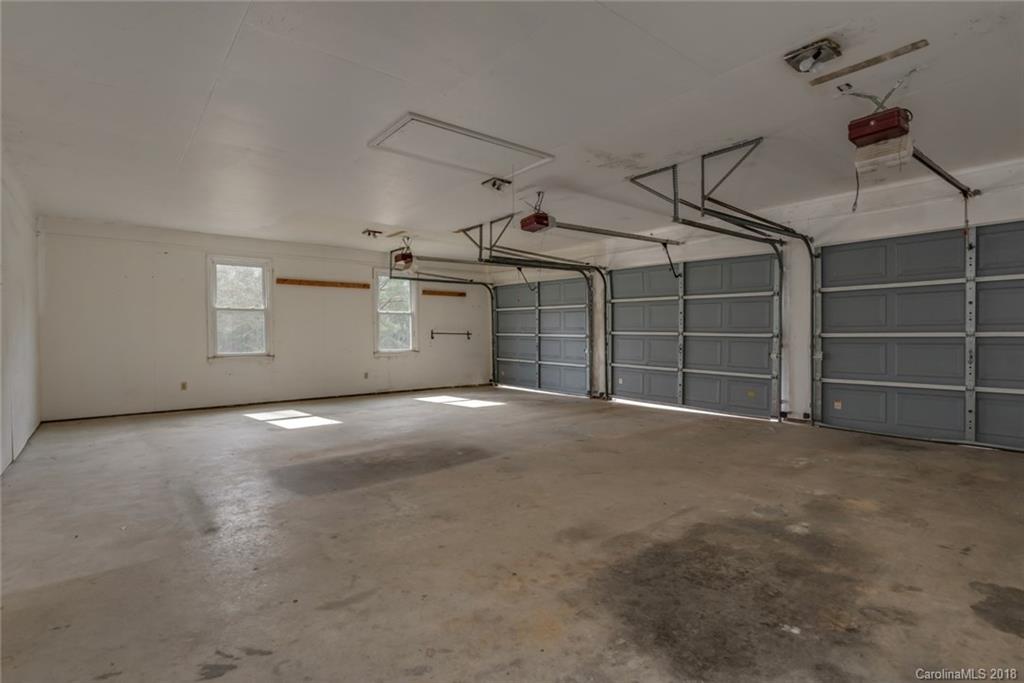9990 New Cut Road Campobello, SC 29322 - Photo 21 of 31 a view of a garage