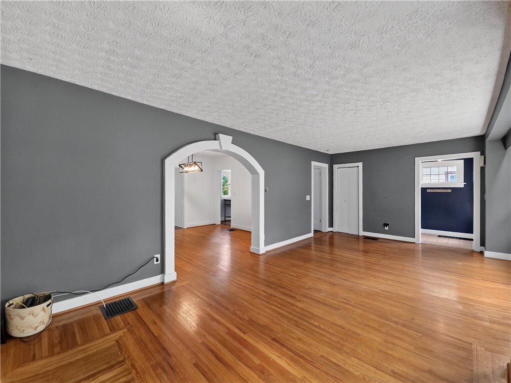 140 Irvington Road Rochester, NY 14620 - Photo 5 of 36 Gallery Image 5