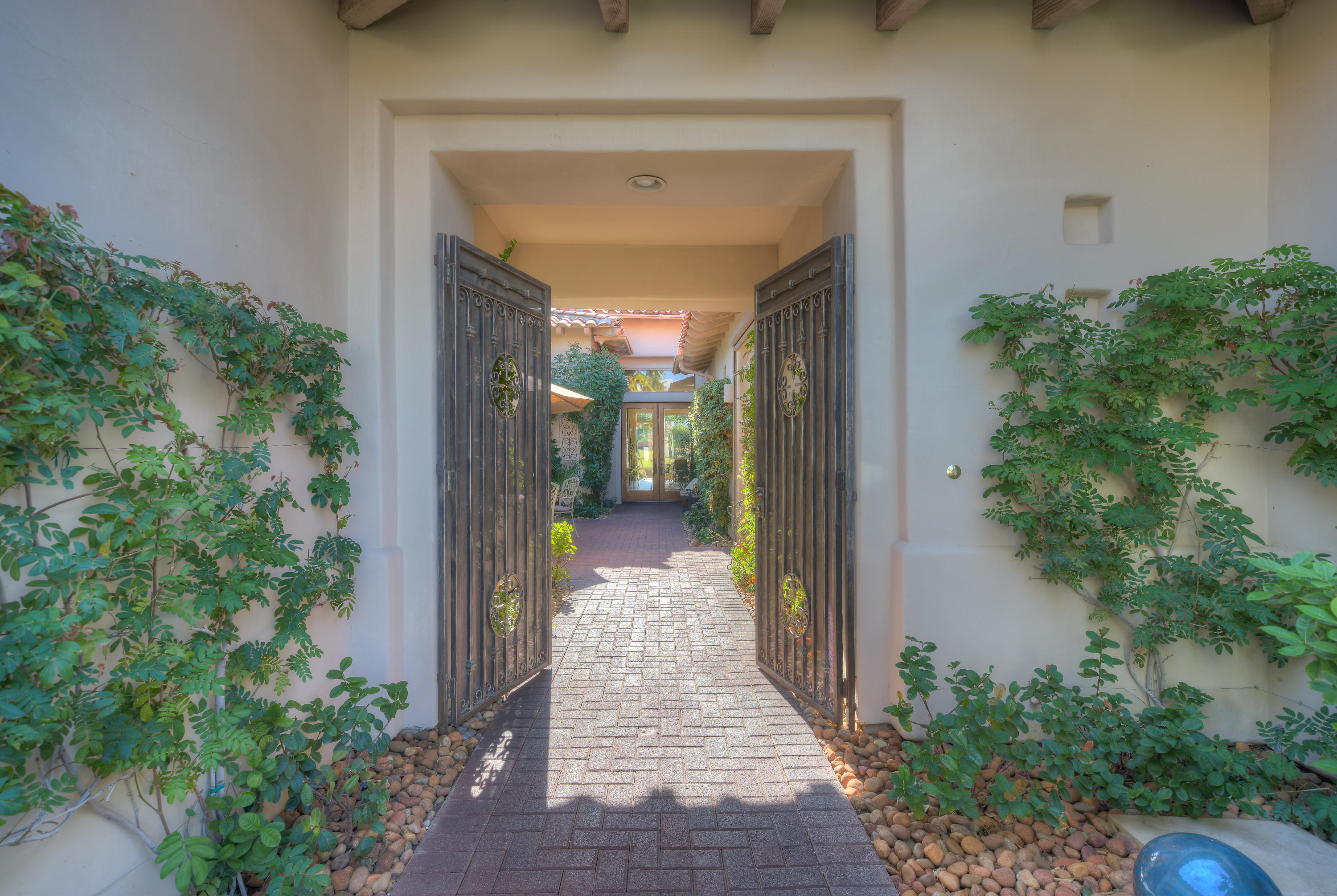 268 Loch Lomond Road Rancho Mirage, CA 92270 - Photo 9 of 44 Photo-16