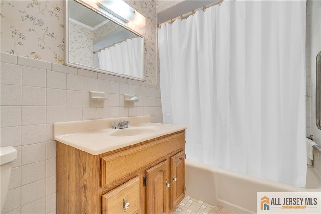 11 Richmond Road Edison, NJ 08817 - Photo 19 of 28 Gallery Image 19