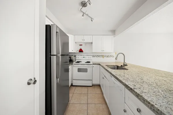 $2,150 | 11683 Village Pl Drive, Unit 258, Houston, TX 77077