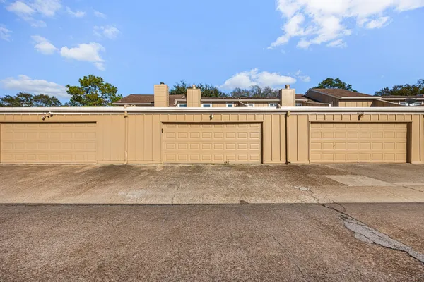 $2,150 | 11683 Village Pl Drive, Unit 258, Houston, TX 77077