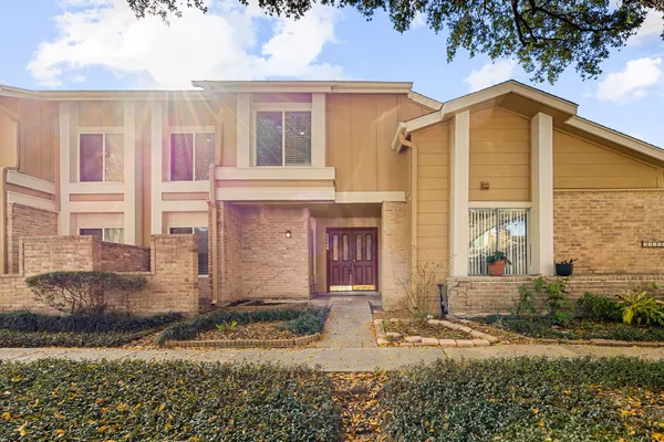 $2,150 | 11683 Village Pl Drive, Unit 258, Houston, TX 77077