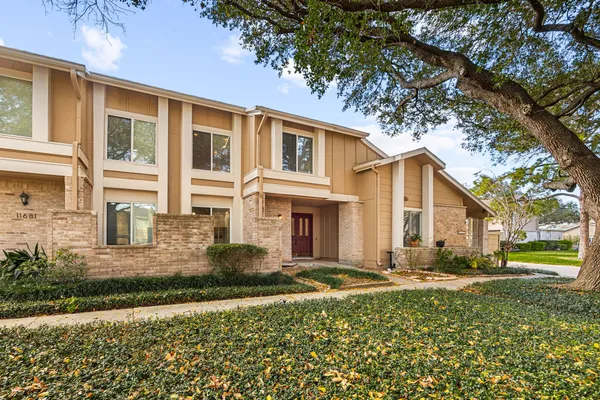 $2,150 | 11683 Village Pl Drive, Unit 258, Houston, TX 77077