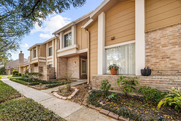 $2,150 | 11683 Village Pl Drive, Unit 258, Houston, TX 77077