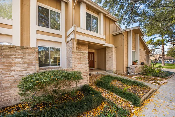 $2,150 | 11683 Village Pl Drive, Unit 258, Houston, TX 77077