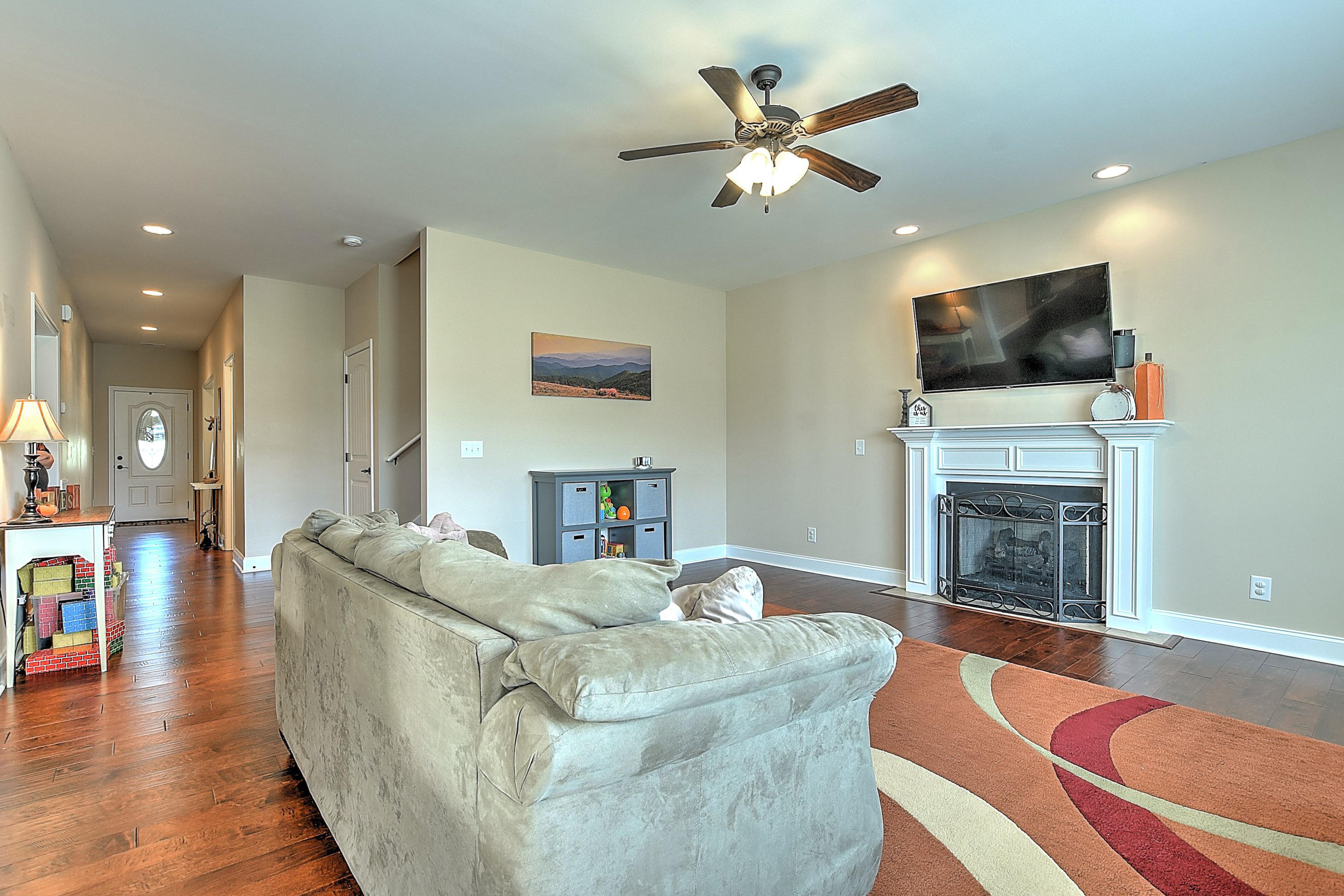 133 Anderson Road Jonesborough, TN 37659 - Photo 11 of 44 Living room into entry way