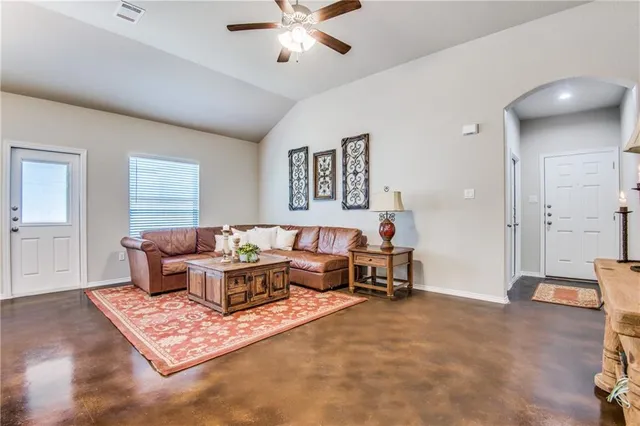 $1,635 | 1112 Renee Street, Seguin, TX 78155